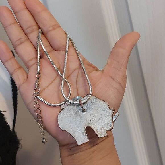 Vintage Lucite Elephant Enamel Rhinestone Embellised Howdah Pendant Necklace - Picture 5 of 6